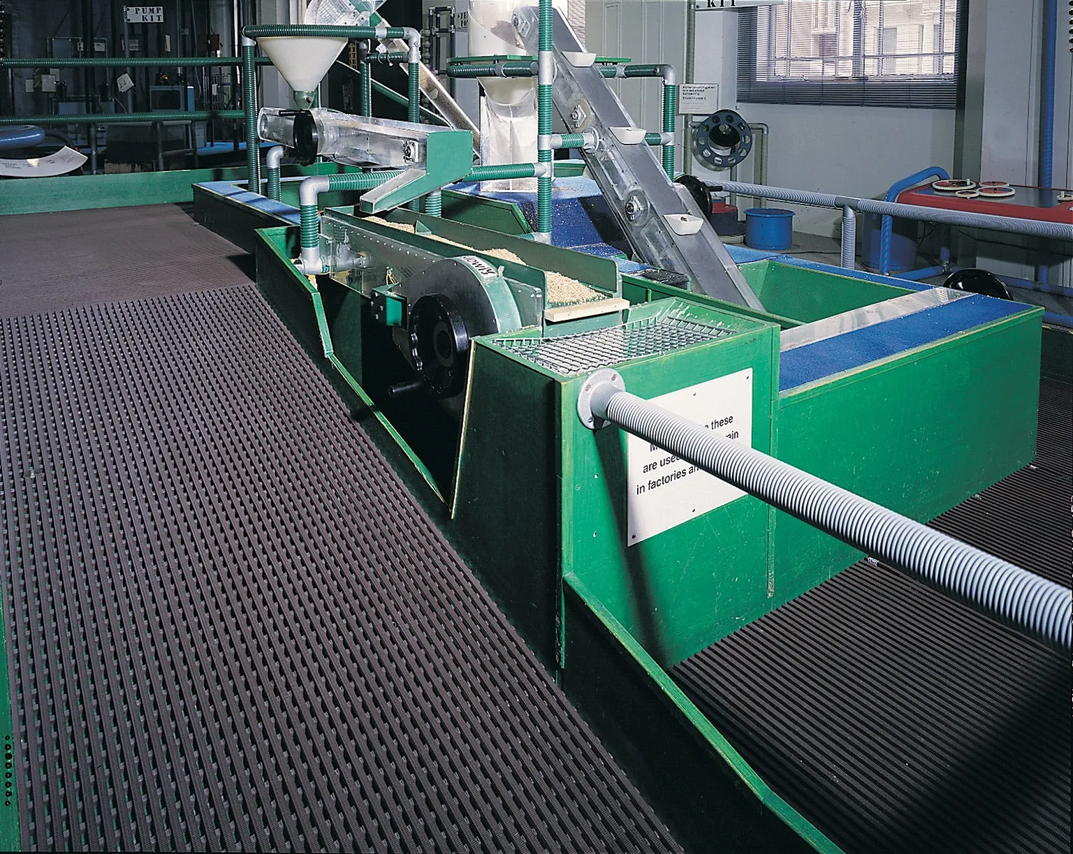 Flexigrid: Heavy-duty industrial matting
